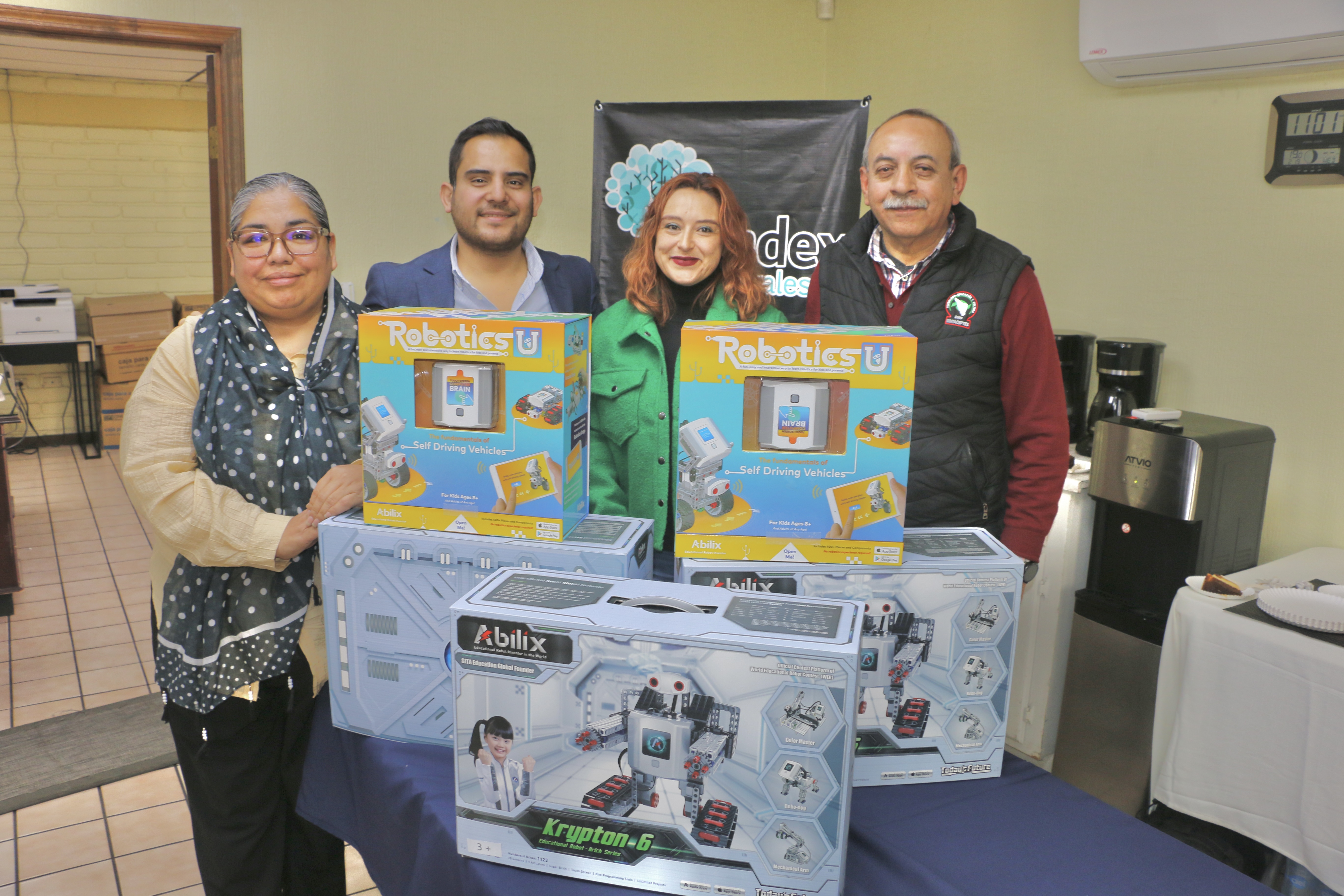 Refuerza Conalep Sonora aprendizaje de robótica y biónica en sus planteles.